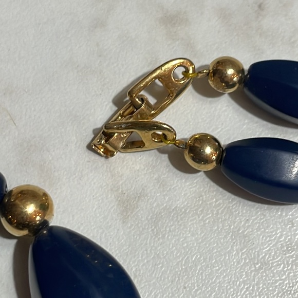 Vintage Napier, Navy Blue Gold Tone Spacers Graduated Lucite Beaded Necklace - Picture 2 of 6